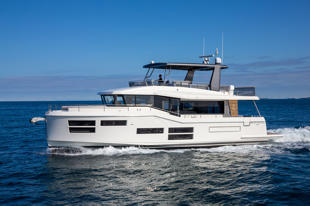 The business partnership between Bénéteau and MAN Engines begins with the launch of the "Grand Trawler 62" with two MAN i6-730 in-line six-cylinder engines © Jérôme Kélagopian