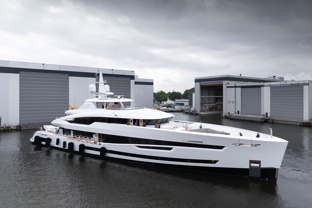 Heesen / Santosha