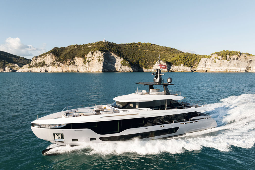 The four pillars of Rolls-Royce 1 Rolls-Royce has delivered the first fully integrated and highly efficient mtu pod propulsion systems for the new Azimut Grande 30M series to the Italian yacht builder Azimut Benetti