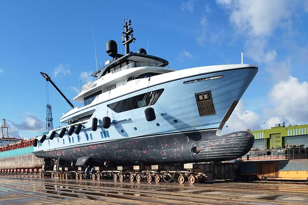 "Ocean Dreamwalker 3" bei der "neuen" Werft Astra Nord in Stralsund (© Astra Nord)