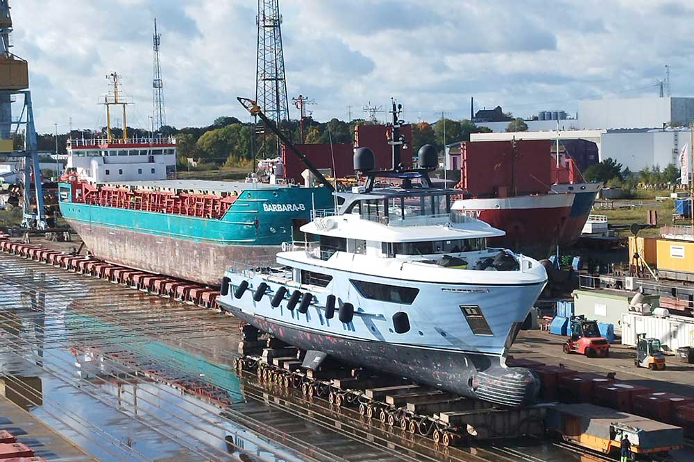 "Ocean Dreamwalker 3" bei der "neuen" Werft Astra Nord in Stralsund (© Astra Nord)