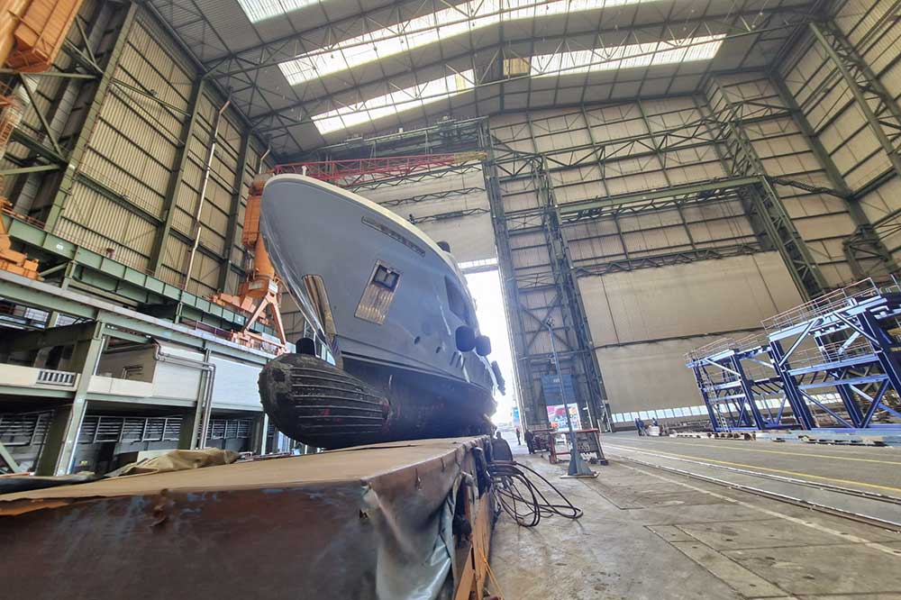 "Ocean Dreamwalker 3" bei der "neuen" Werft Astra Nord in Stralsund (© Astra Nord)