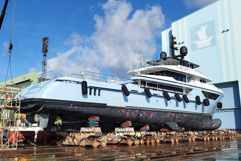 "Ocean Dreamwalker 3" bei der "neuen" Werft Astra Nord in Stralsund (© Astra Nord)