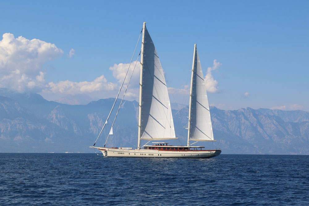 At 62 metres, "Simena" ranks among the 25 largest sailing yachts in the world
