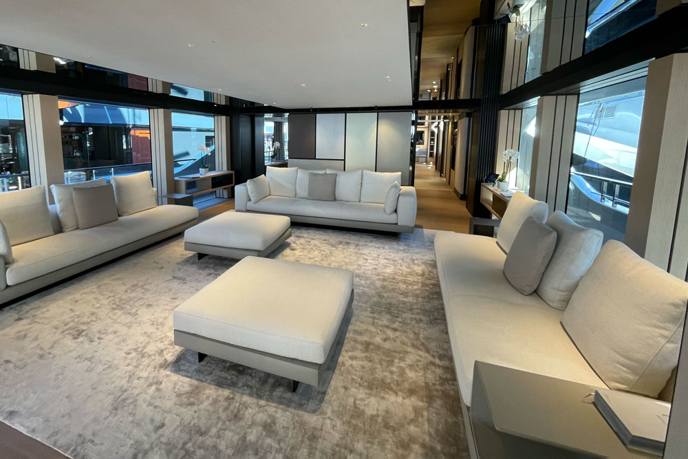 Im Inneren der Yacht finden bis zu 10 Personen Platz