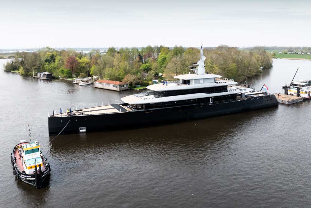 Project 826 combines a low-resistance hull form, extensive glazing and an engineered stern architecture with integrated fold-out terraces and glass-bottom pool (© Feadship)