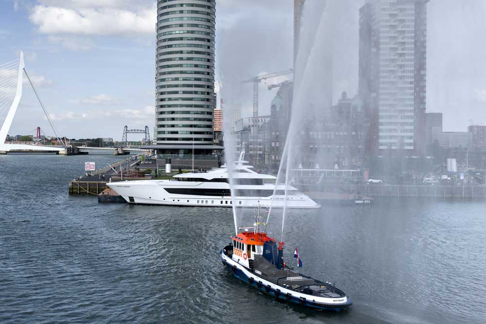 “Pa’lante” was christened on the waterfront in front of Hotel New York in Rotterdam