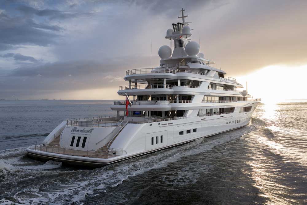 „Bordwalk“ weist ein klassisches Yachtdesign auf (© Lürssen / Ruben Griffioen)